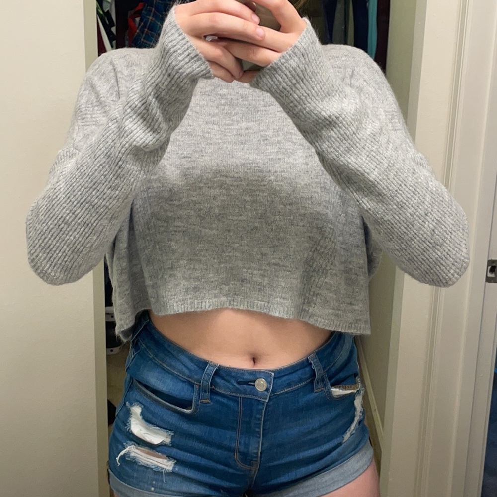 CROPPED SWEATER SUPER WARM AND SOFT